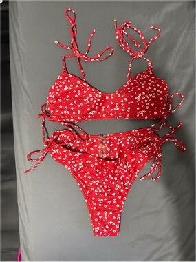 4 Woman’s Bikini